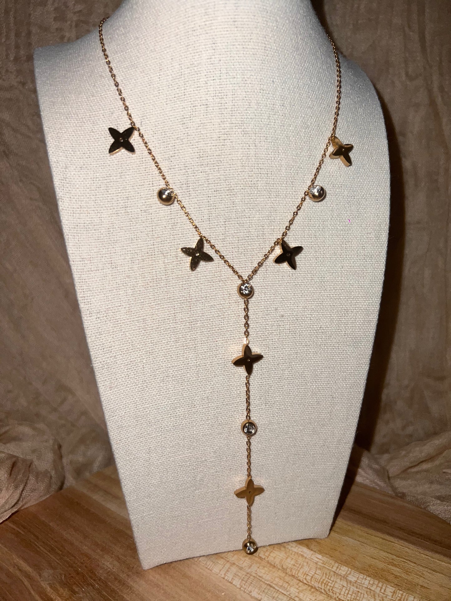 Collier Dorée ou Argentée Etoile en Y