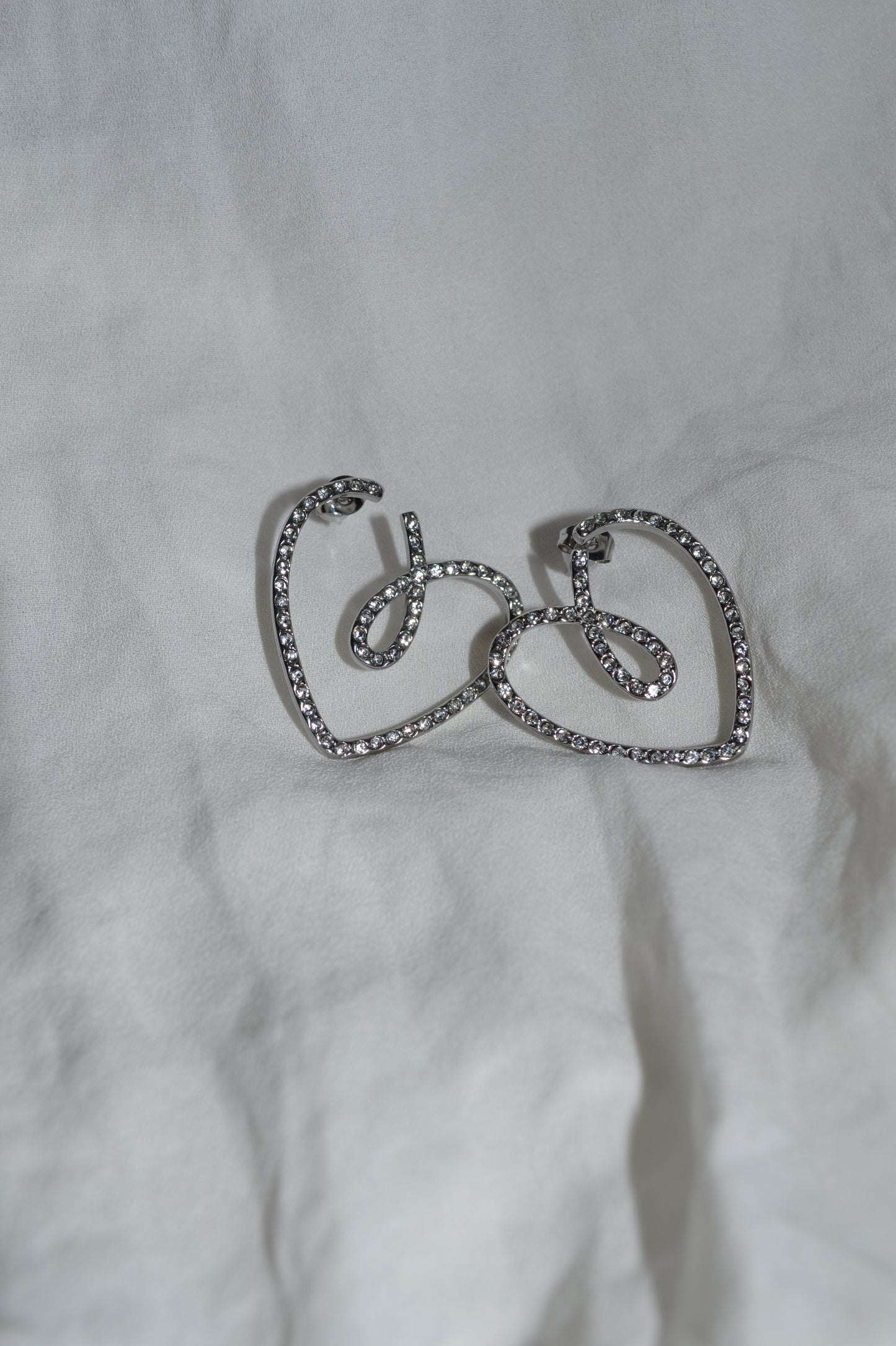 Boucles d'oreilles argentées cœur à strass