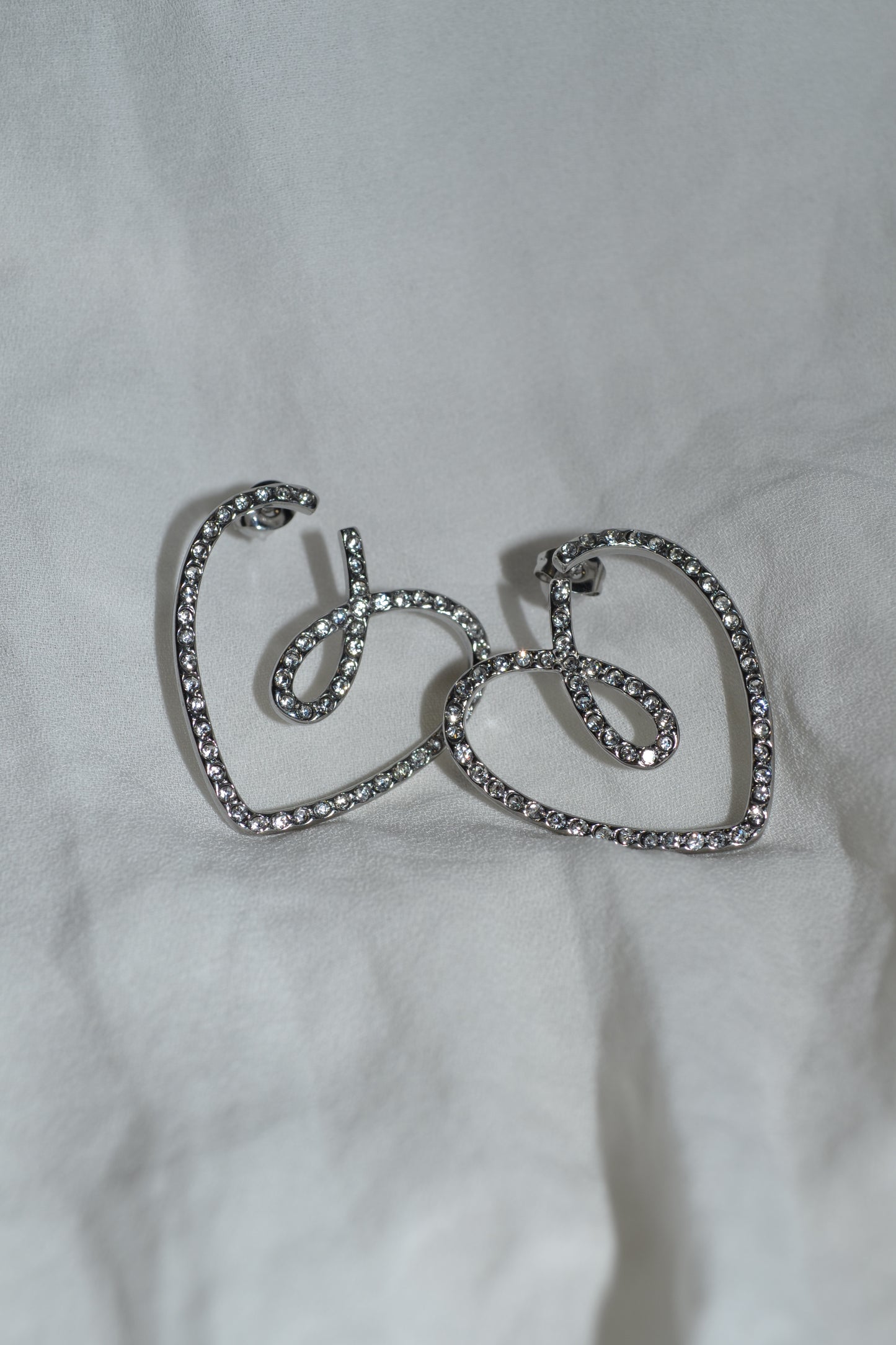 Boucles d'oreilles argentées cœur à strass