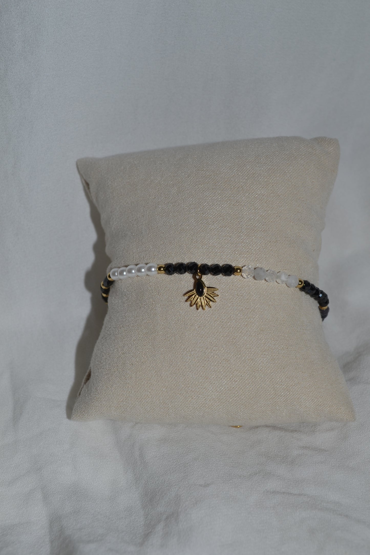 Bracelet Chaîne Dorée Pierre Agathe Noire Pendentif Fleur