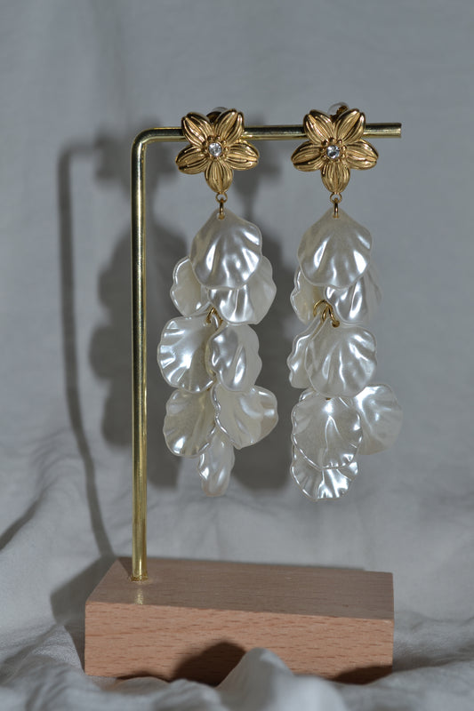 Boucles d'oreilles Pendantes Dorées Fleur Strass et Cascade Pétales Nacrés