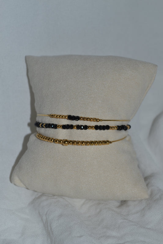 Bracelet Doré Triple Jonc Fins de Perles Noires Et Dorées
