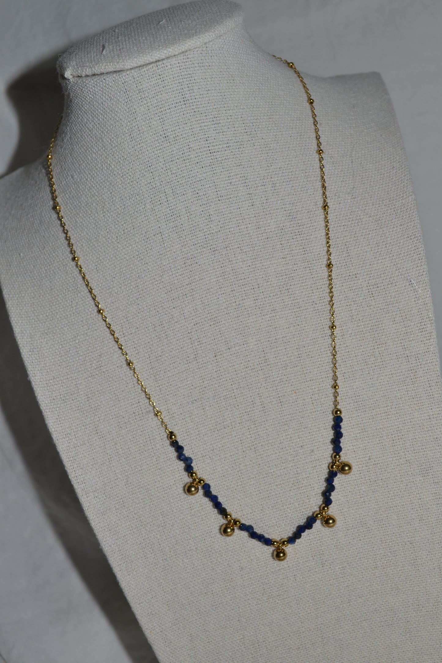 Collier Chaîne Dorée Pendentif Pierre Lapis Lazuli ou Oeil de Tigre