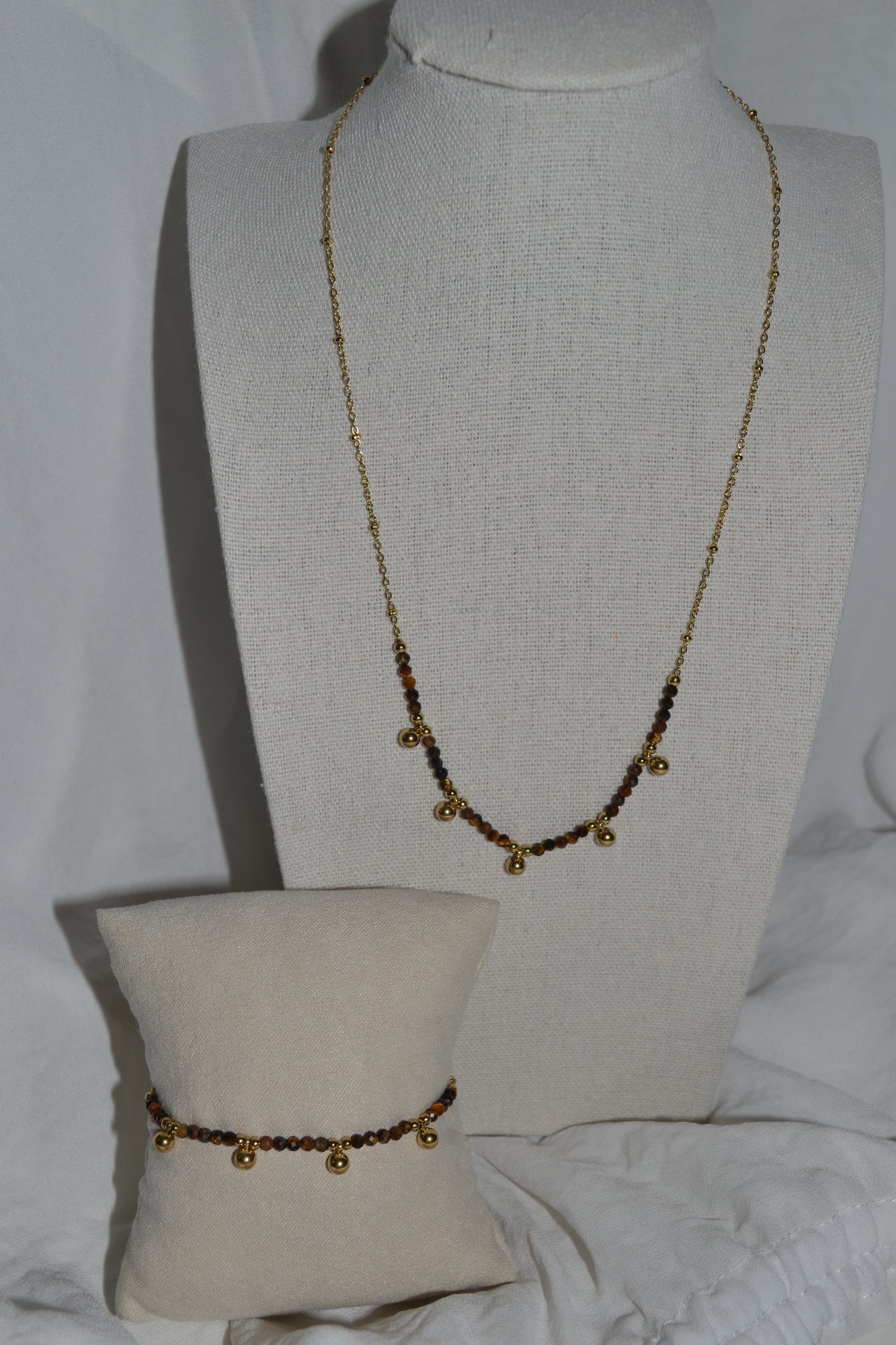 Collier Chaîne Dorée Pendentif Pierre Lapis Lazuli ou Oeil de Tigre