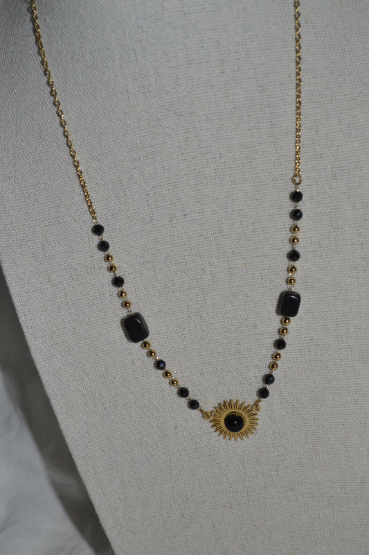 Collier Chaîne Dorée Pierre Agathe Noire Pendentif Soleil