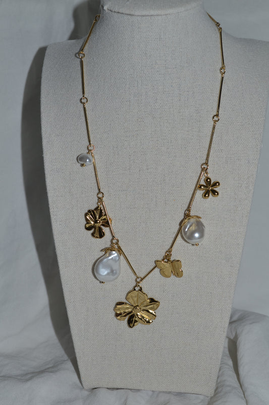 Collier Breloque Doré Fleur et Perle