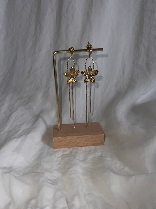 Boucles d'oreilles dorées fil pendante avec fleur